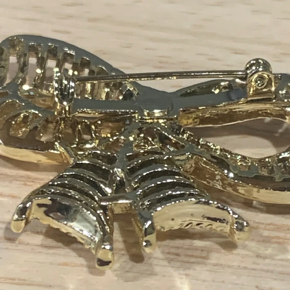 Vintage Style Gold Tone Textured Bow Brooch Pin Feminine Ribbon‎ Lapel Accessory